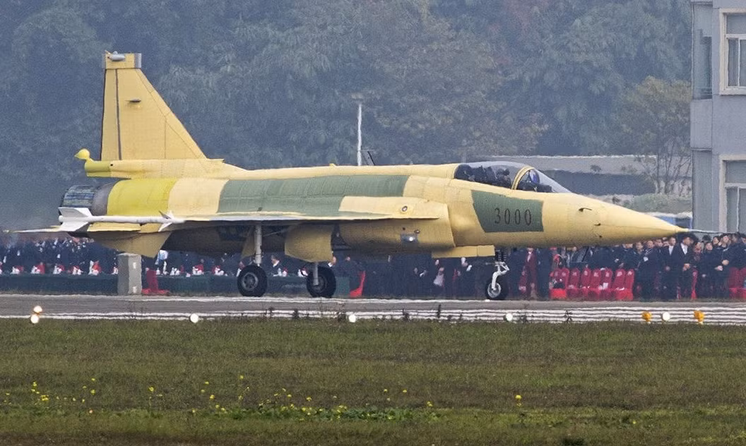 Ngoài ra, Trung Quốc còn tỏ ra rất hào phóng trong việc chia sẻ công nghệ sản xuất vũ khí hiện đại cho nước ngoài, điển hình như việc Trung Quốc kết hợp cùng Pakistan sản xuất máy bay chiến đấu.