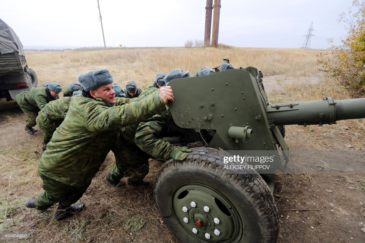 Không chỉ Ukraine, các lực lượng vũ trang thân Nga ở khu vực miền Đông, cũng sử dụng pháo MT-12 trong tham chiến.