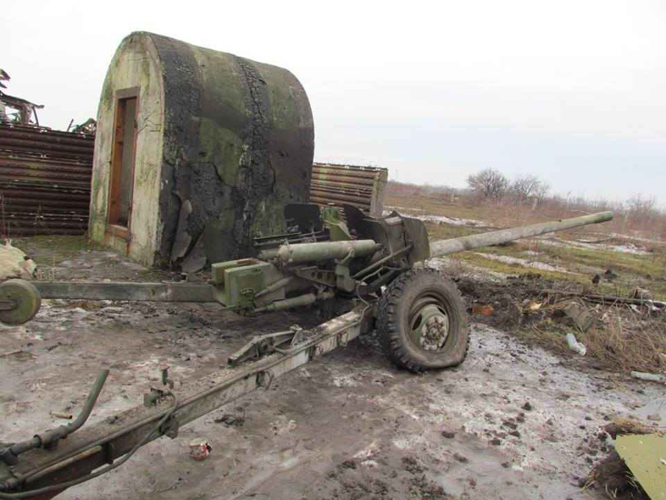 Thậm chí, nhiều thông tin ghi nhận trên chiến trường cho thấy, pháo kéo MT-12 thậm chí còn được sử dụng như lựu pháo, với góc bắn cao và trận địa dày đặc.