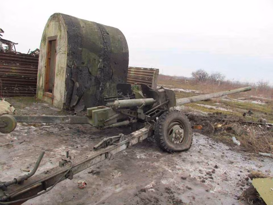 Thậm chí, nhiều thông tin ghi nhận trên chiến trường cho thấy, pháo kéo MT-12 thậm chí còn được sử dụng như lựu pháo, với góc bắn cao và trận địa dày đặc.