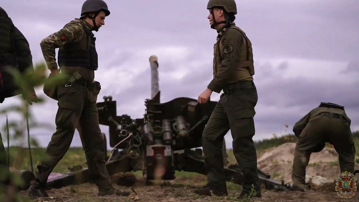 Chưa kể, pháo MT-12 còn có độ cơ động rất cao, có khả năng rời trận địa nhanh chóng ngay sau khi khai hỏa, tránh được phản pháo từ đối phương.