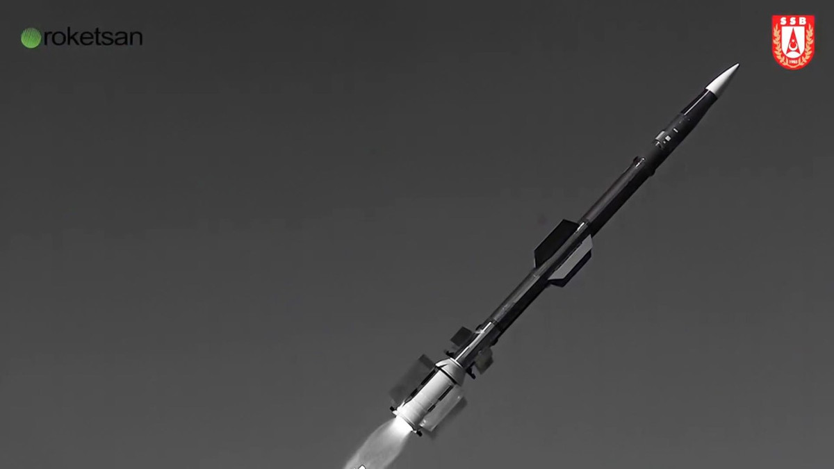 Hệ thống tên lửa phòng không này cho phép tích hợp kiểm soát chỉ huy với nhiều định dạng liên kết dữ liệu chiến thuật, bao gồm Hệ thống quản lý mạng radar (RADNET) và Hệ thống thông tin không quân (HvBS).