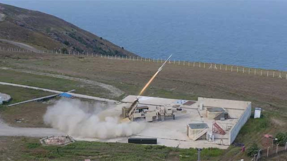 Trong bài kiểm tra, radar tìm kiếm, trung tâm điều khiển hỏa lực và bệ phóng tên lửa EIRS do công ty Aselsan phát triển đã được thử nghiệm tổ hợp lần đầu tiên và cho kết quả rất tích cực.