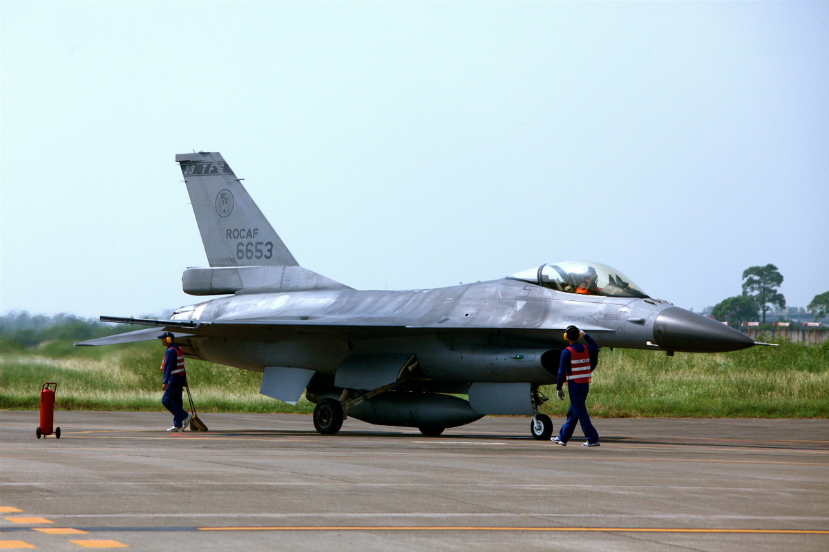 Đây là phiên bản mới nhất, hiện đại nhất của dòng tiêm kích F-16, mới chỉ được Lockheed Martin giới thiệu từ tháng 2/2012 tại triển lãm hàng không Singapore.