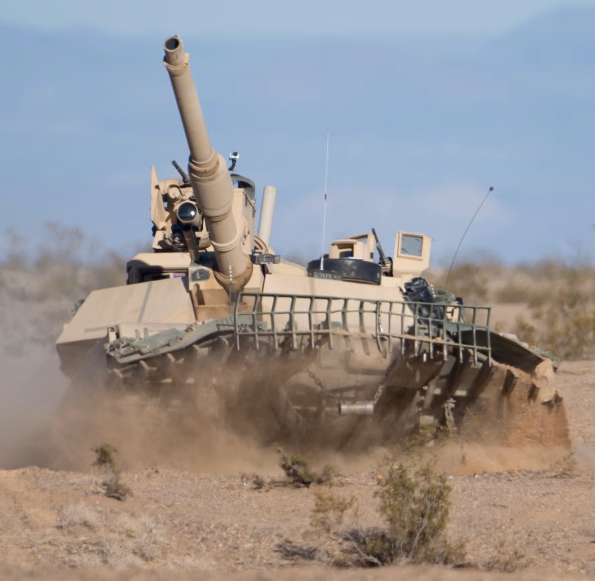 Hiện tại, Mỹ chỉ sử dụng duy nhất một loại xe tăng trong biên chế, đó là xe tăng Abrams. Điều này đồng nghĩa với việc, rất có thể các xe tăng Abrams sẽ sớm được chuyển giao cho Ukraine trong tương lai.