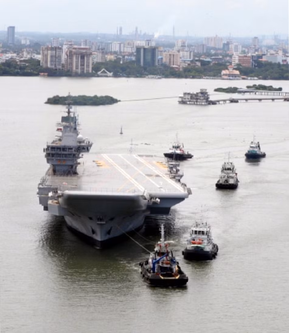 Cái tên Vikrant của tàu sân bay này cũng khá gây hiểu lầm, khi nó được đặt trùng tên với một tàu sân bay cũ của Ấn Độ, đã phục vụ trong lực lượng này từ năm 1961 tới năm 1997.