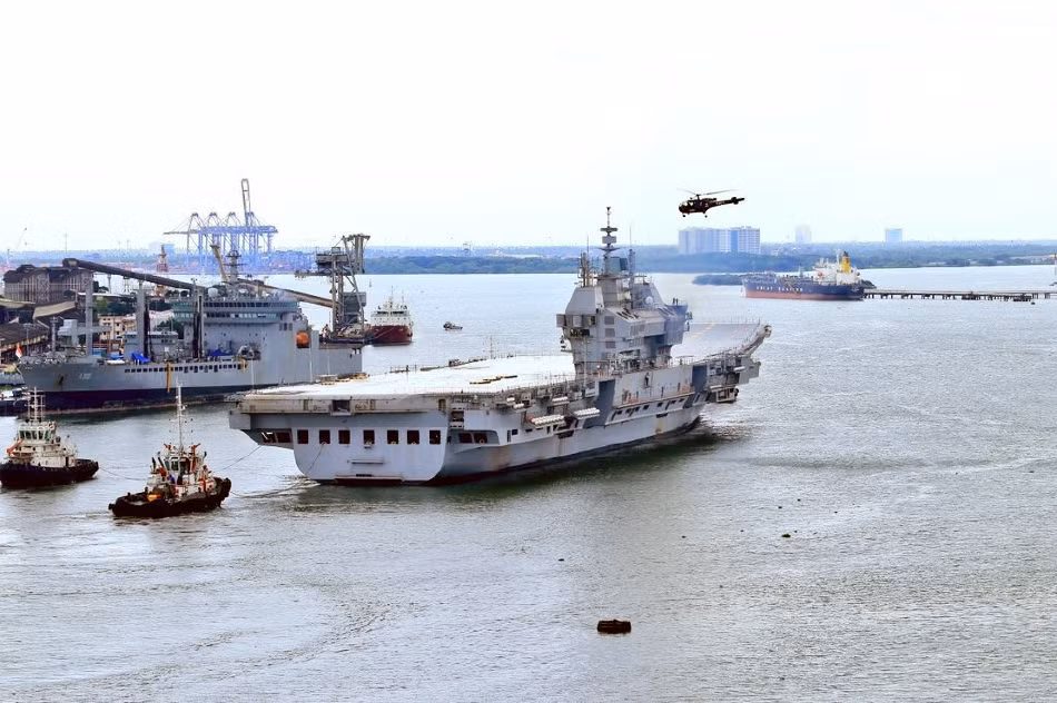 Đây cũng là tàu sân bay thứ tư trong lịch sử của Hải quân Ấn Độ, trước đó, lực lượng này đã từng vận hành ba tàu sân bay khác, bao gồm Vikrant phiên bản từ năm 1961 tới năm 1997, Viraat loại biên từ năm 2016 và Vikramaditya mới được nhập biên từ 2013.