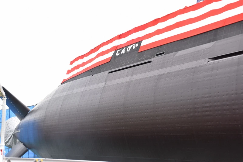 So với pin thông thường được sử dụng trên tàu ngầm lớp Kilo hay Type 209, pin Lithium-ion có trọng lượng nhẹ hơn, tích điện tốt hơn và đặc biệt, không sản sinh ra khí độc khi bị hư hại, nguy cơ cháy nổ cũng ít hơn nhiều so với công nghệ pin thông thường.