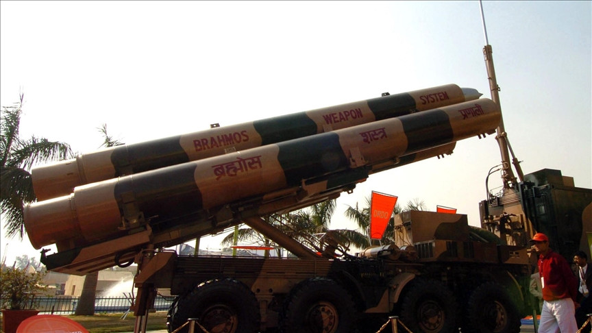 Ấn Độ và Nga dự tính chế tạo 2.000 tên lửa siêu thanh BrahMos trong vòng 10 năm tới và 50% trong số đó sẽ được dùng để xuất khẩu.