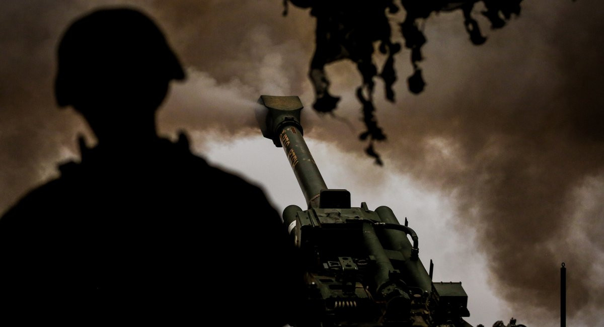 Theo thông tin được Tạp chí Quốc phòng Ukraine vừa đăng tải, lực lượng pháo binh của nước này dường như đang sử dụng đạn tăng tầm cho lựu pháo M777, bất chấp việc Mỹ đã tháo bớt máy tính toán đường đạn cho M777 trước khi chuyển cho Ukraine.