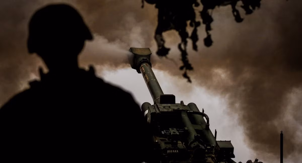 Theo thông tin được Tạp chí Quốc phòng Ukraine vừa đăng tải, lực lượng pháo binh của nước này dường như đang sử dụng đạn tăng tầm cho lựu pháo M777, bất chấp việc Mỹ đã tháo bớt máy tính toán đường đạn cho M777 trước khi chuyển cho Ukraine.