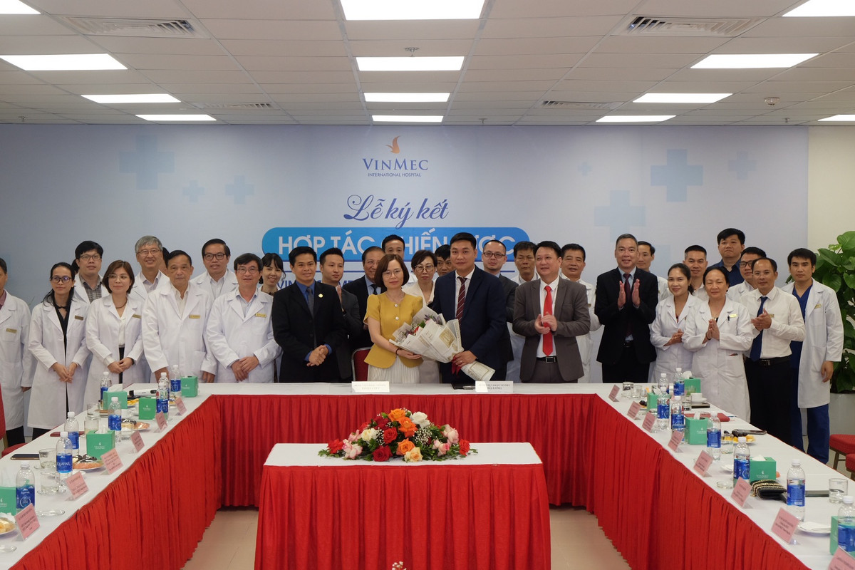Vinmec đưa đội ngũ chuyên gia hàng đầu về Quảng Ninh và Hải Phòng - Hình 2 Vinmec dua doi ngu chuyen gia hang dau ve Quang Ninh va Hai Phong-Hinh-2