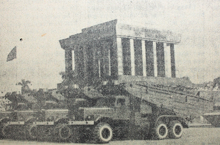 Binh chủng công binh tham gia duyệt binh với khí tài vượt sông hiện đại.