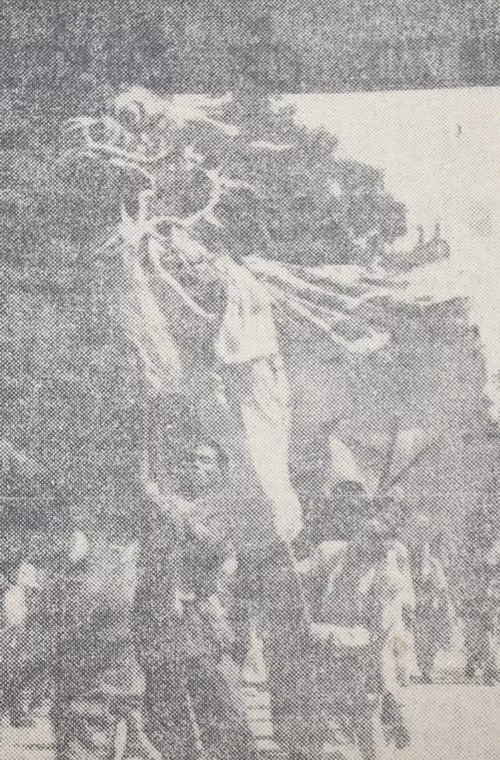 Múa lân mừng chiến thắng.