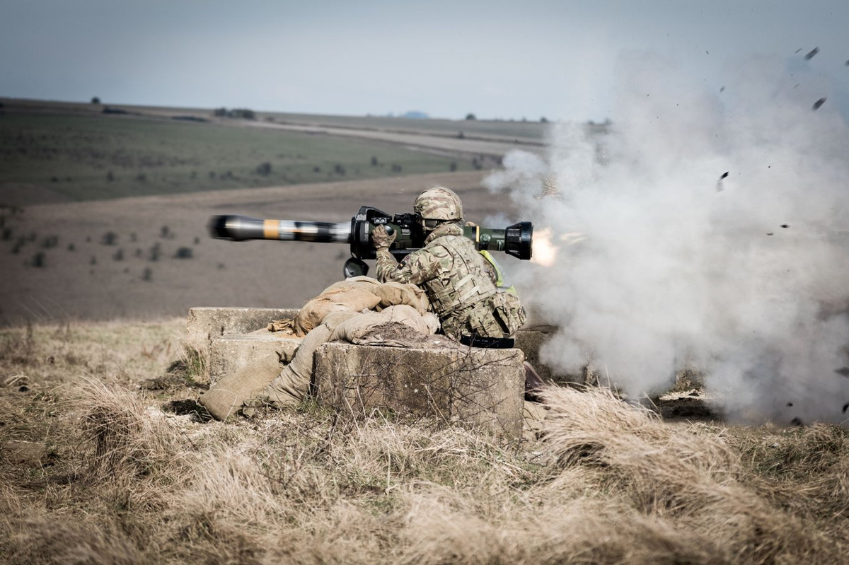 Thông tin trên được Bộ trưởng Quốc phòng Anh Ben Wallace xác nhận. Theo đó, các loại vũ khí được Anh viện trợ cho Ukraine, sẽ bao gồm pháo các loại, UAV cảm tử và súng chống tăng.