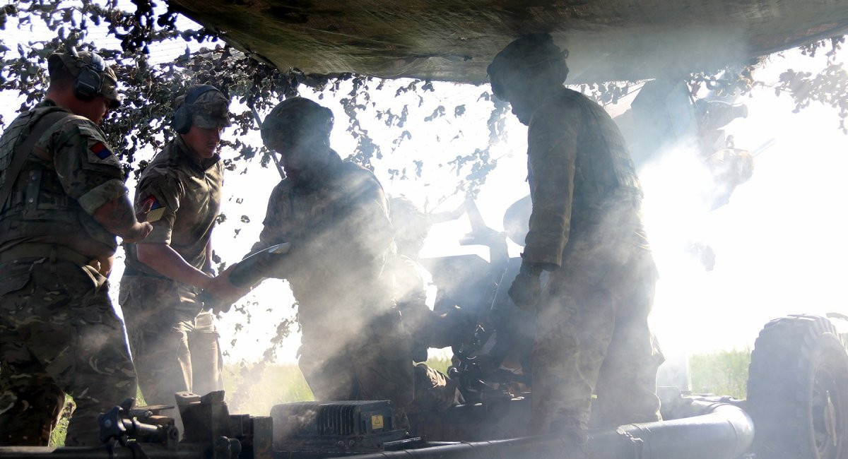 Tạp chí Quốc phòng Ukraine trích lời Bộ Quốc phòng Anh cho biết, Anh sẽ cam kết viện trợ lô hàng vũ khí trị giá 1 tỷ Bảng cho quân đội Ukraine trong thời gian tới.