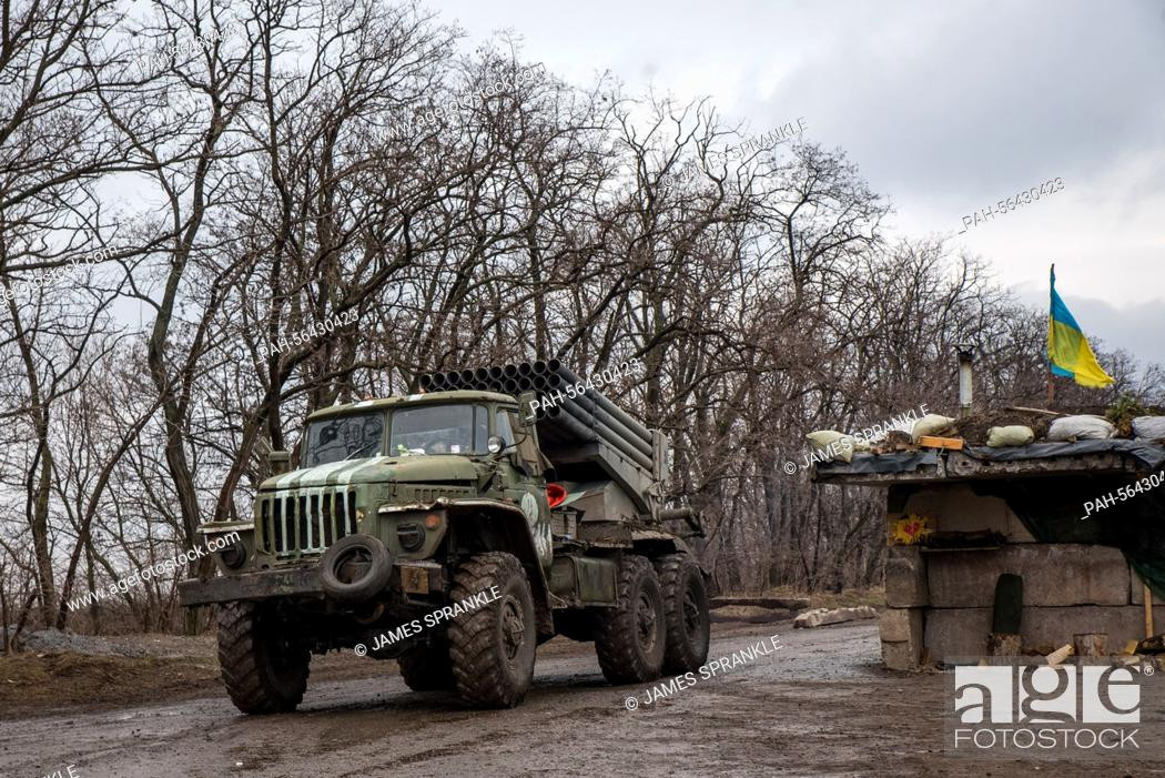 Cụ thể, Thiếu tướng Kanashenkov cho biết, Ukraine đang sử dụng đạn 122mm cho pháo D-30 và đạn phóng của hệ thống BM-21 với đầu đạn phốt - pho - một thứ vũ khí đã bị cấm từ năm 1980 do có thể gây ra những cái chết đau đớn và cực kỳ vô nhân đạo.