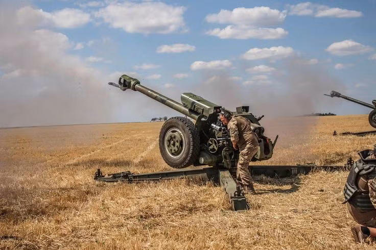 Cụ thể, các phần tử cực đoan của Ukraine đã bố trí xe bọc thép và pháo trong khu đông dân cư, sử dụng người dân làm lá chắn sống. Điều này khiến việc giao tranh của các bên rất có thể sẽ dẫn tới thương vong không đáng có dành cho dân thường.