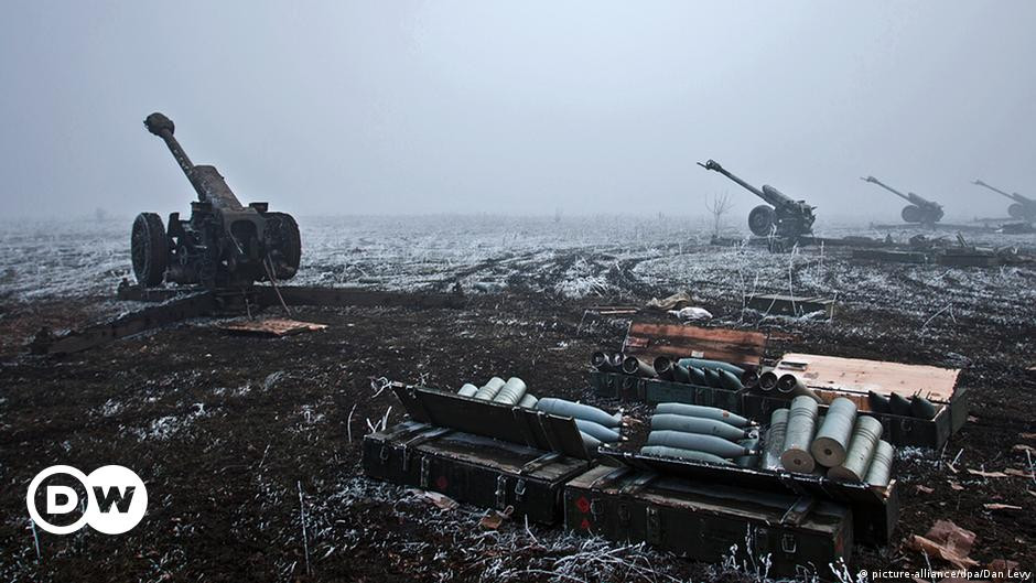 Tại Severodonetsk thuộc vùng Lugansk, các đối tượng theo chủ nghĩa dân tộc hoạt động như biệt kích, đang cố chặn đường rút lui của các lực lượng vũ trang Ukraine. Theo Thiếu tướng Konashenkov, các phần tử này ép binh lính Ukraine phải kháng cự tới chết và không được rút lui hay đầu hàng.