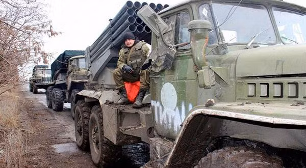 Tờ Sputnik của Nga trích lời Thiếu tướng Igor Kanashenkov - đại diện chính thức của Bộ Quốc phòng Nga cho biết, các đơn vị của Quân đội Ukraine đang ồ ạt sử dụng đạn chứa phốt-pho.