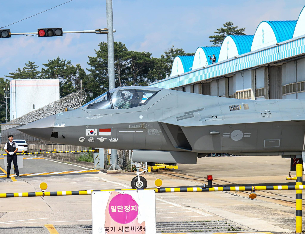 Hãng tin Yonhap trích lời quan chức quân sự nước này cho biết, tiêm kích KF-21 có khả năng đạt tốc độ tối đa Mach 1.8 - tương đương gần 2 lần tốc độ âm thanh.