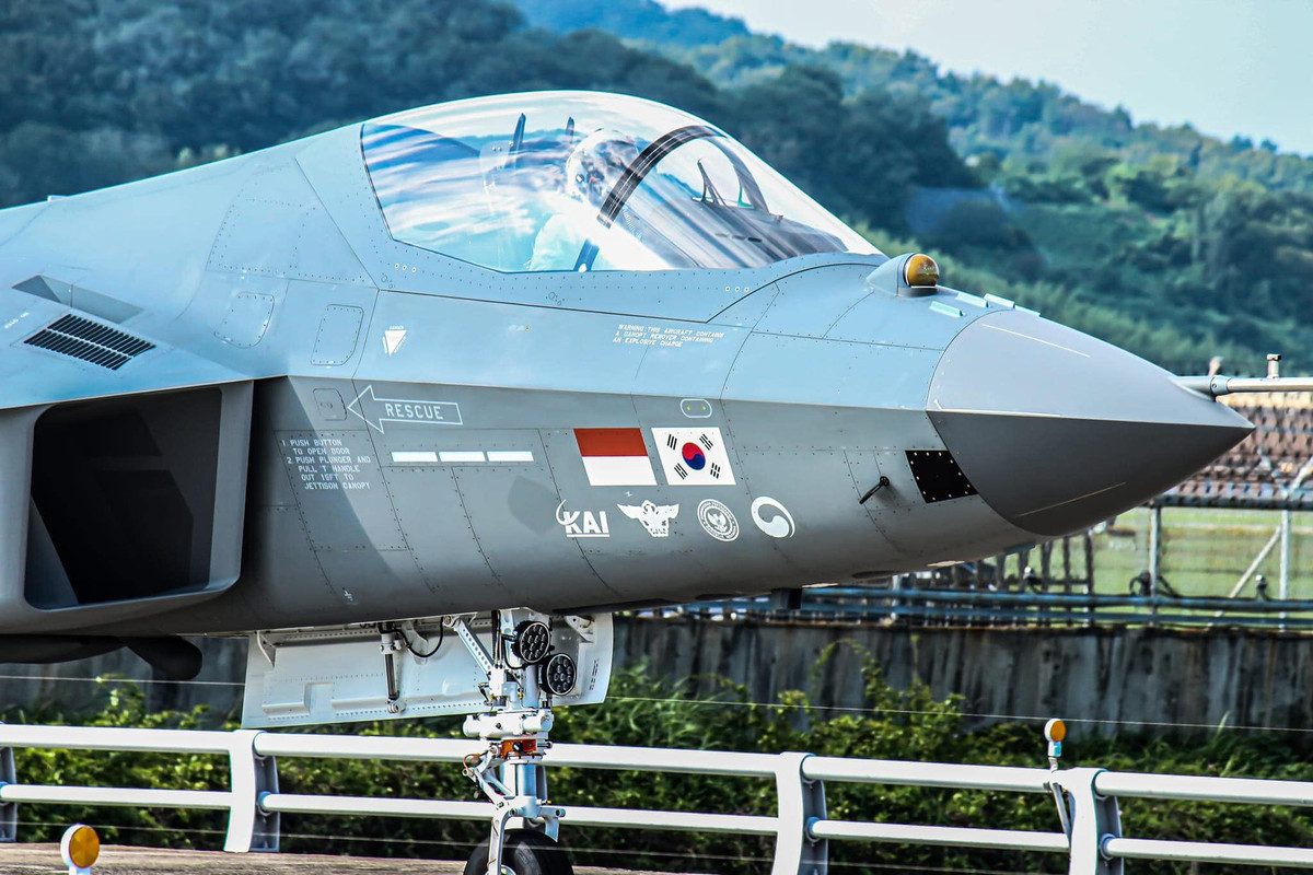 Hiện tại, toàn bộ các chiến đấu cơ chủ lực trong biên chế Không quân Hàn Quốc đều có nguồn gốc từ Mỹ. Tiêm kích F-35 mới nhất của Mỹ cũng đã được Hàn Quốc đặt mua với số lượng lớn.