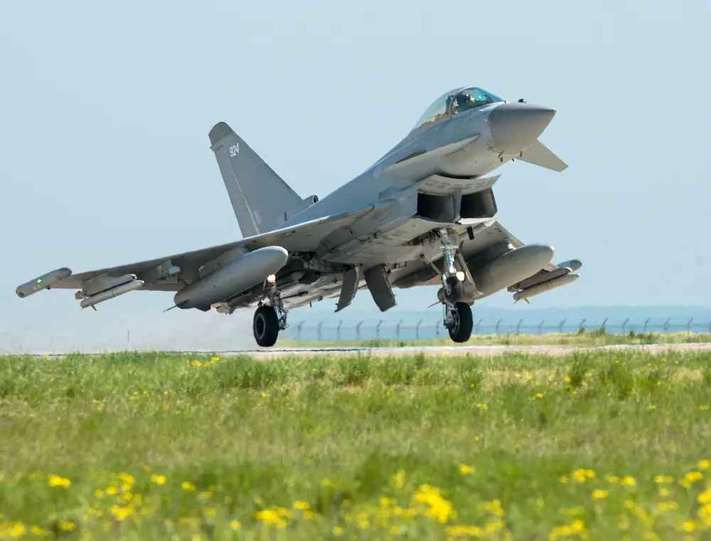 Cụ thể, một loạt các công trình cơ sở hạ tầng sẽ cần phải xây dựng thêm, kèm theo đó là những đường băng tiêu chuẩn, nhân sự và cả hệ thống không lưu cần được cải thiện.