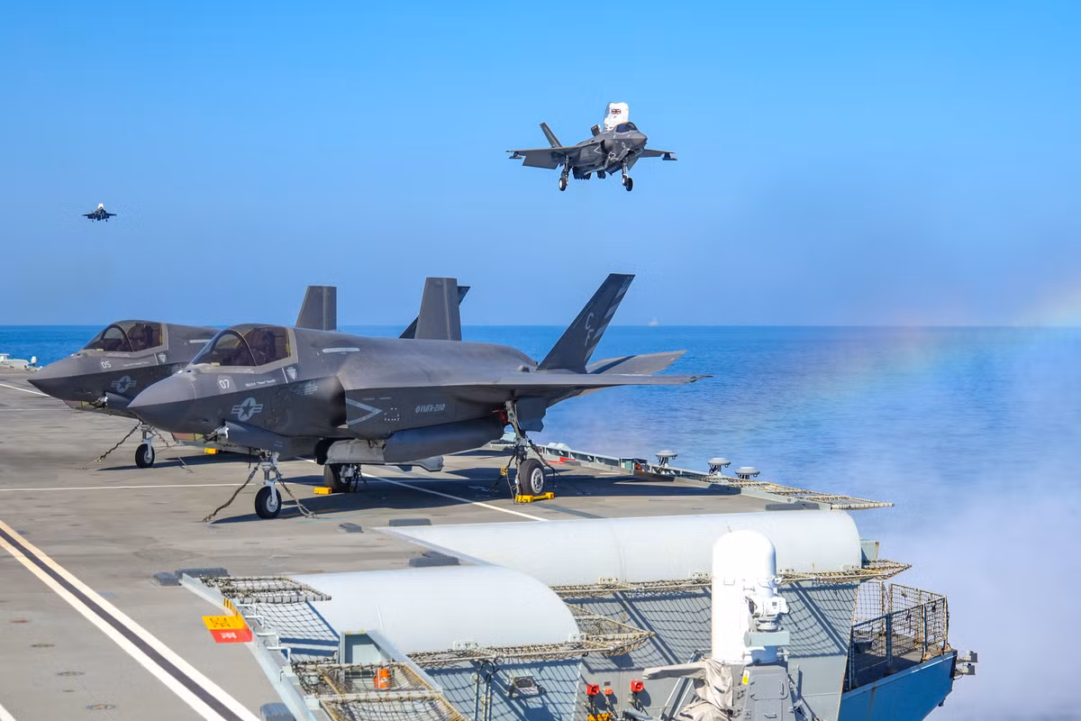 Thời trước Chiến tranh Thế giới thứ hai, các máy bay chiến đấu của Không quân Hoàng gia Anh được phân bố rải rác khắp cả nước, nhưng vẫn luôn sẵn sàng tập trung chiến đấu tại một mặt trận cụ thể bất cứ khi nào được điều động.