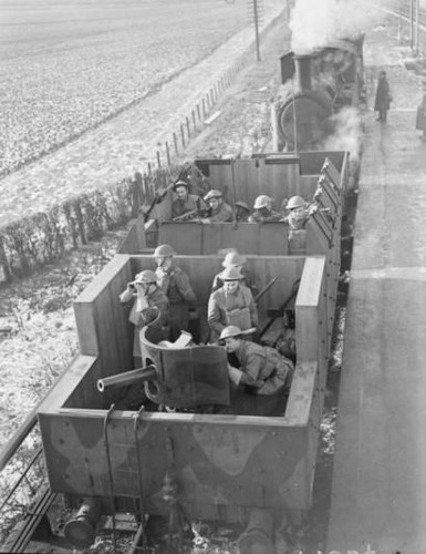 Các tàu hỏa bọc thép có thể chở thêm số lượng lớn binh sĩ chiến đấu.