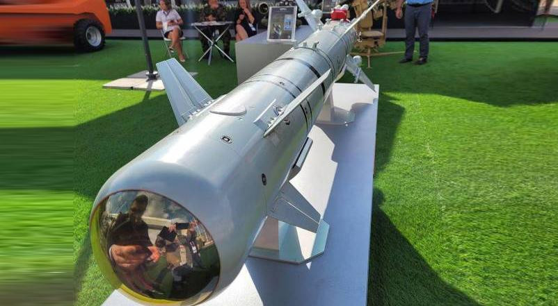 Điểm đáng chú ý là các video đều được quay trực tiếp bằng đầu dò ảnh nhiệt của tên lửa và truyền về máy bay, thay vì ghi hình từ xa thông qua cảm biến của trực thăng hoặc máy bay không người lái (UAV).