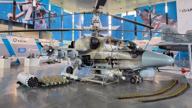 Các dòng chữ trên màn hình đều bị che kín để bảo đảm bí mật về vũ khí, nhưng dòng chữ "AS-BPLA" xuất hiện trong một số video. Đây là tên viết tắt của thiết bị liên lạc đi kèm với tên lửa LMUR.