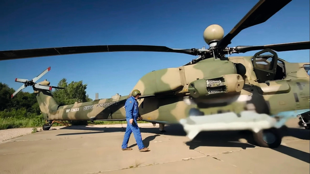 Dự án LMUR với tên đầy đủ là Izdelie 305 LMUR được hé lộ lần đầu năm 2007, với mục tiêu là phát triển tên lửa hạng nhẹ cho trực thăng.