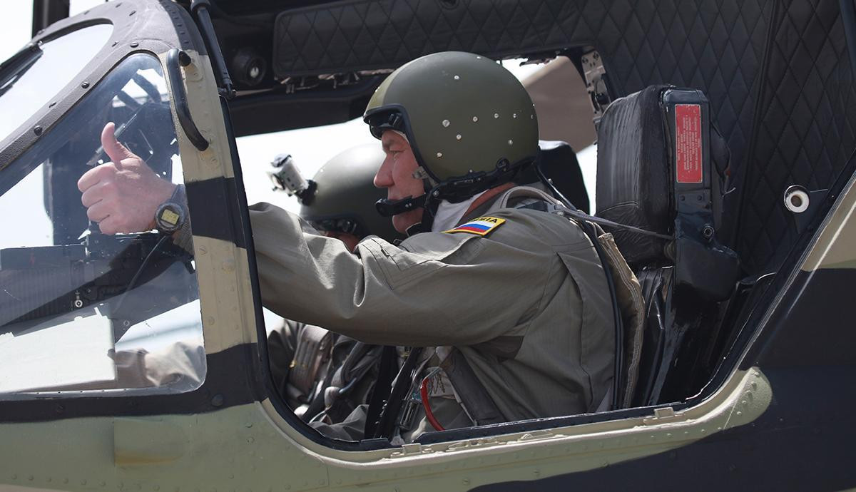 Phương thức thứ hai chưa từng xuất hiện trên các tên lửa không đối đất phóng từ trực thăng Nga, trong đó quả đạn sẽ được phóng về phía mục tiêu ngoài tầm nhìn hoặc bị vật cản che chắn.