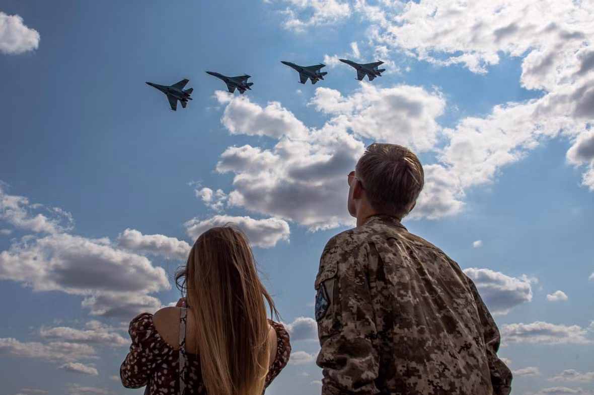 Báo chí Anh bắt đầu thuyết phục công chúng nước này rằng, cùng với chiến đấu cơ, Không quân Ukraine cần thêm cả máy bay AWACS. Đây rõ ràng là một diễn biến cực kỳ đáng chú ý, báo hiệu việc London có thể cung cấp cho Kyiv một phương tiện tác chiến đáng gờm.