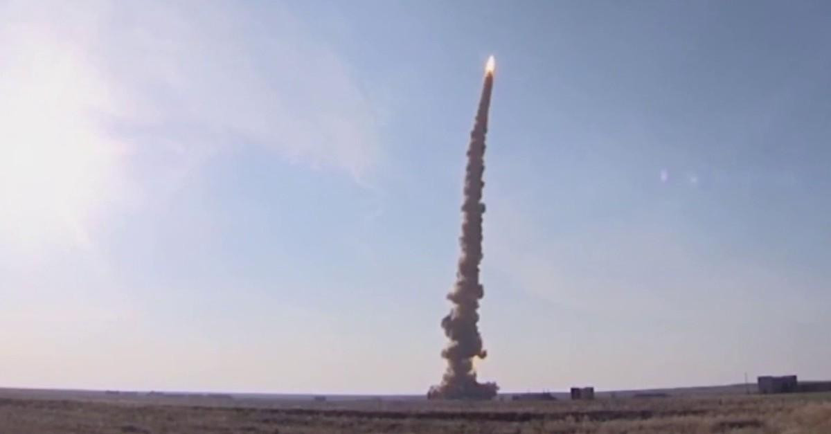 Chưa dừng lại đây, giới chức quân sự Nga còn tỏ ra vô cùng lo ngại một khả năng khác, đó là những căn cứ tên lửa Mỹ không chỉ được sử dụng cho mục đích phòng thủ mà còn có thể phát động đòn tấn công đầy bất ngờ.