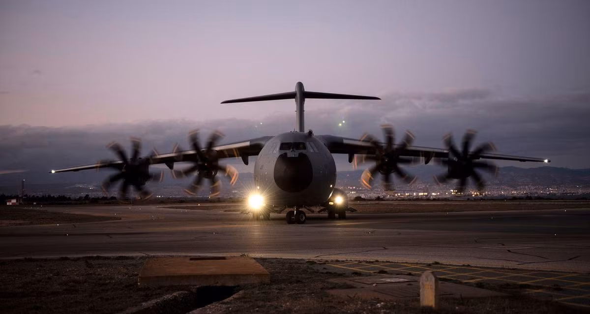 Trong Không quân Kazakhstan, A400M sẽ hoạt động cùng với những chiếc C295 (sản phẩm khác do Airbus Military chế tạo), cũng như An-12BP Cub, An-24 Coke, An-26 Curl , An-72 Coaler và An-2 Colt.
