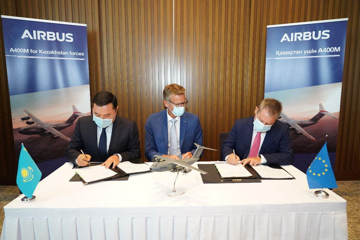 Vào tháng 9/2021, Kazakhstan đã loại bỏ Il-76MD-90A của Nga và ký hợp đồng mua 2 máy bay vận tải quân sự 4 động cơ phản lực cánh quạt Airbus A400M Atlas, trở thành khách hàng xuất khẩu đầu tiên của dòng phi cơ này kể từ năm 2005.