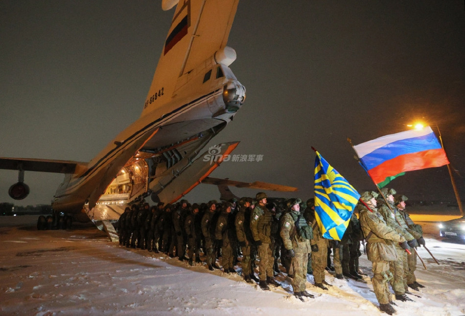 Il-76 là loại vận tải cơ hạng nặng đa năng, sử dụng bốn động cơ phản lực, được thiết kế và sản xuất từ thời Liên Xô, tới nay vẫn phục vụ trong biên chế lực lượng không quân Nga.