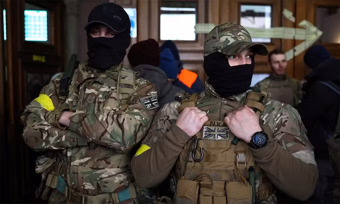 Ông Leonkov chỉ ra, những hướng dẫn viên đó là mục tiêu hợp pháp của Nga. Việc tiêu diệt đối tượng này sẽ không dẫn đến xung đột với khối NATO, vì không thuộc quy định trong điều V của Hiệp ước Washington (tấn công vào một nước trong liên minh tương đương với tấn công toàn bộ khối).