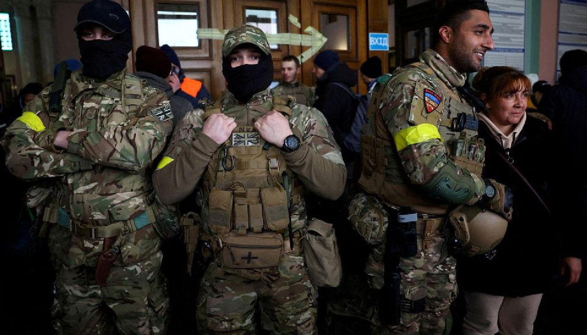 Trước đó, Ngoại trưởng Nga Sergei Lavrov đã tuyên bố rằng các cố vấn và huấn luyện viên quân sự từ NATO đã và đang chỉ đạo hành động của lực lượng mặt đất Ukraine trên chiến trường Donbass.