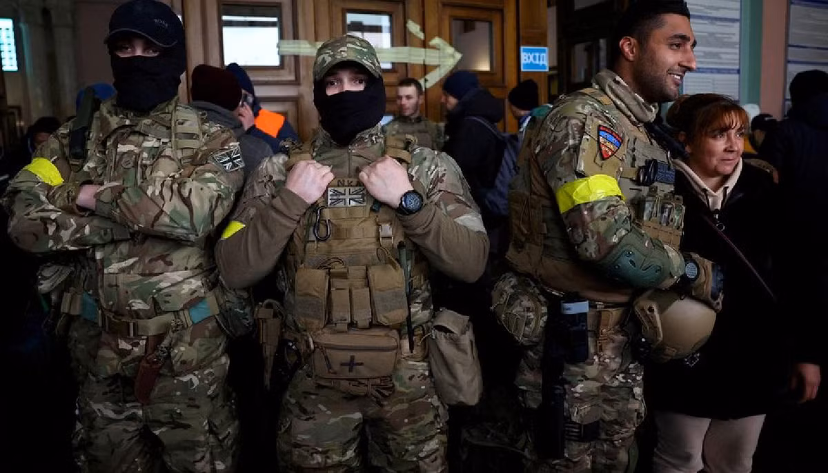 Trước đó, Ngoại trưởng Nga Sergei Lavrov đã tuyên bố rằng các cố vấn và huấn luyện viên quân sự từ NATO đã và đang chỉ đạo hành động của lực lượng mặt đất Ukraine trên chiến trường Donbass.