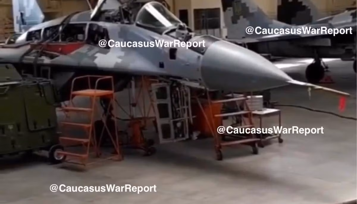 Nhưng cũng có thông tin cho rằng, đơn giản Azerbaijan đã mang những chiếc MiG-29 của họ cho Kiev bảo trì, và vô tình nó nằm cùng xưởng bảo trì với những chiếc MiG-29 của Ukraine.