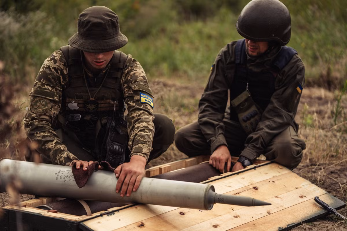 Tuy nhiên, trong một bài viết vừa được Tạp chí Quốc phòng Ukraine đăng tải, lại có thông tin cho rằng những khẩu pháo MT-12 này được viện trợ từ một cựu thành viên thuộc khối Warsaw cũ.