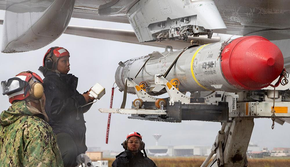 Biến thể này thường được mang theo bởi máy bay tuần tra săn ngầm mạnh nhất thế giới hiện nay đó là P-8A Poinsedon.