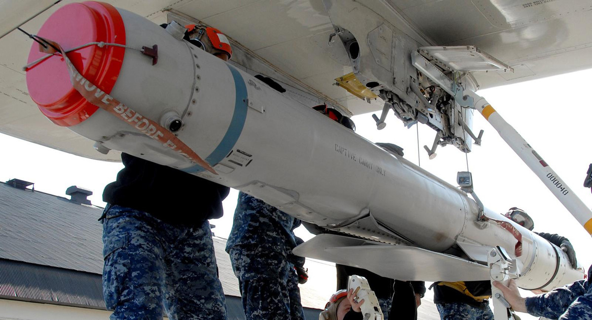 Là loại tên lửa chống hạm cực mạnh đồng thời đơn giá của chúng cũng rất đắt đỏ khi lên tới 2 triệu USD/quả.