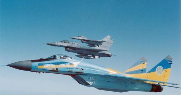 Chưa rõ Kiev làm cách nào để có thể sử dụng được tên lửa diệt radar của Mỹ trên hệ máy bay Liên Xô. Một số nhà phân tích cho rằng, rất có thể những chiến đấu cơ MiG-29 hoặc Su-24 Ukraine sẽ được tinh chỉnh để có thể trang bị tên lửa của Mỹ.