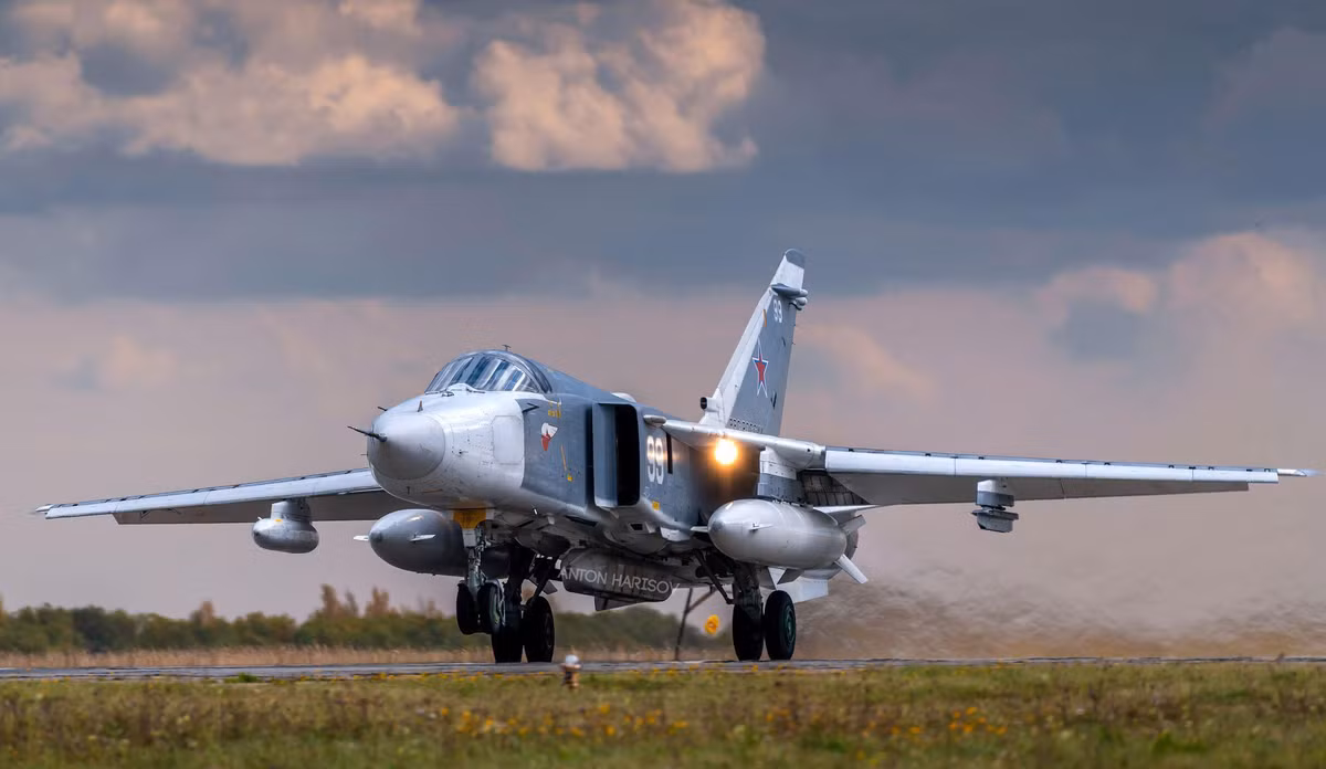 Sukhoi Su-24 được thiết kế để không kích mục tiêu mặt đất và mục tiêu trên mặt nước, bao gồm cả tác chiến tầm thấp.