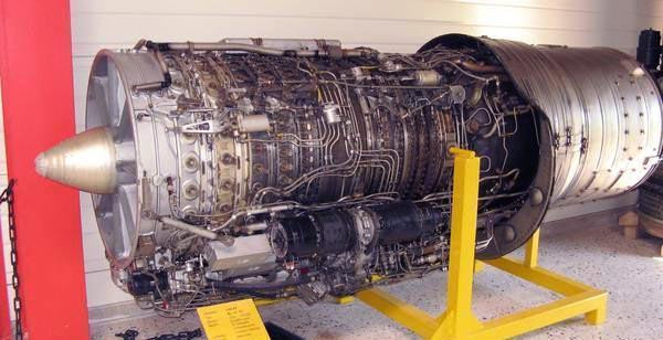 Chiếc máy bay được lắp đặt 2 động cơ phản lực đốt sau Saturn/Lyulka AL-21F-3A có công suất 110 KN (11216 Kgs) mỗi chiếc,