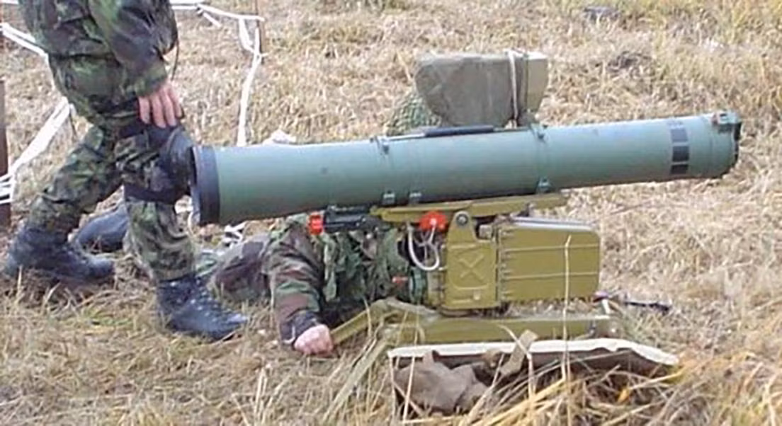 Thông số kỹ thuật cơ bản của tên lửa 9M113 Konkurs: Chiều dài: 1,15 m; đường kính: 0,135 m; sải cánh: 0,468 m; trọng lượng: 14,58 kg (26,5 kg cả ống phóng); đầu đạn: 2,7 kg HE).