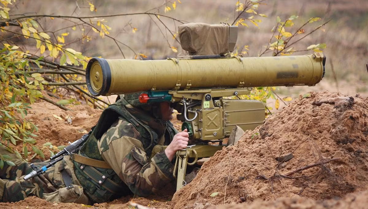 Tầm bắn: tối thiểu 70 m, tối đa 4.000 m trong điều kiện ban ngày và 2.500 m trong đêm; vận tốc 206 m/s; sức xuyên: 750 - 800 mm giáp đồng nhất.